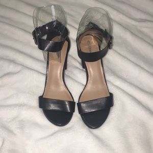 Black sandal with block heel